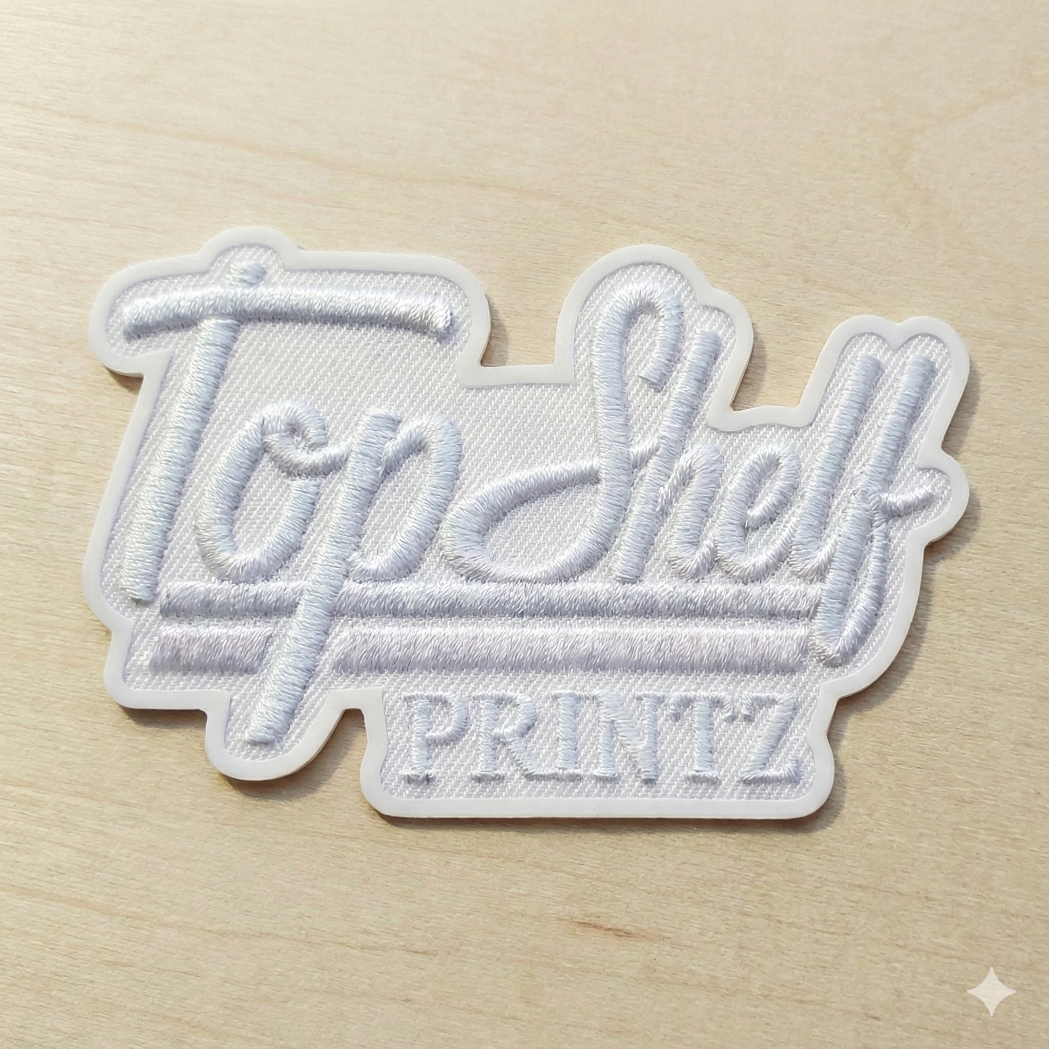 embroidered logo w. 11 k stitches