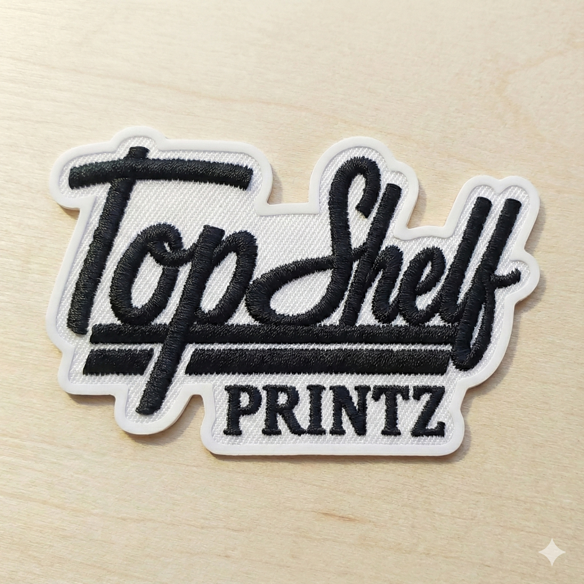 embroidered logo w. 11 k stitches